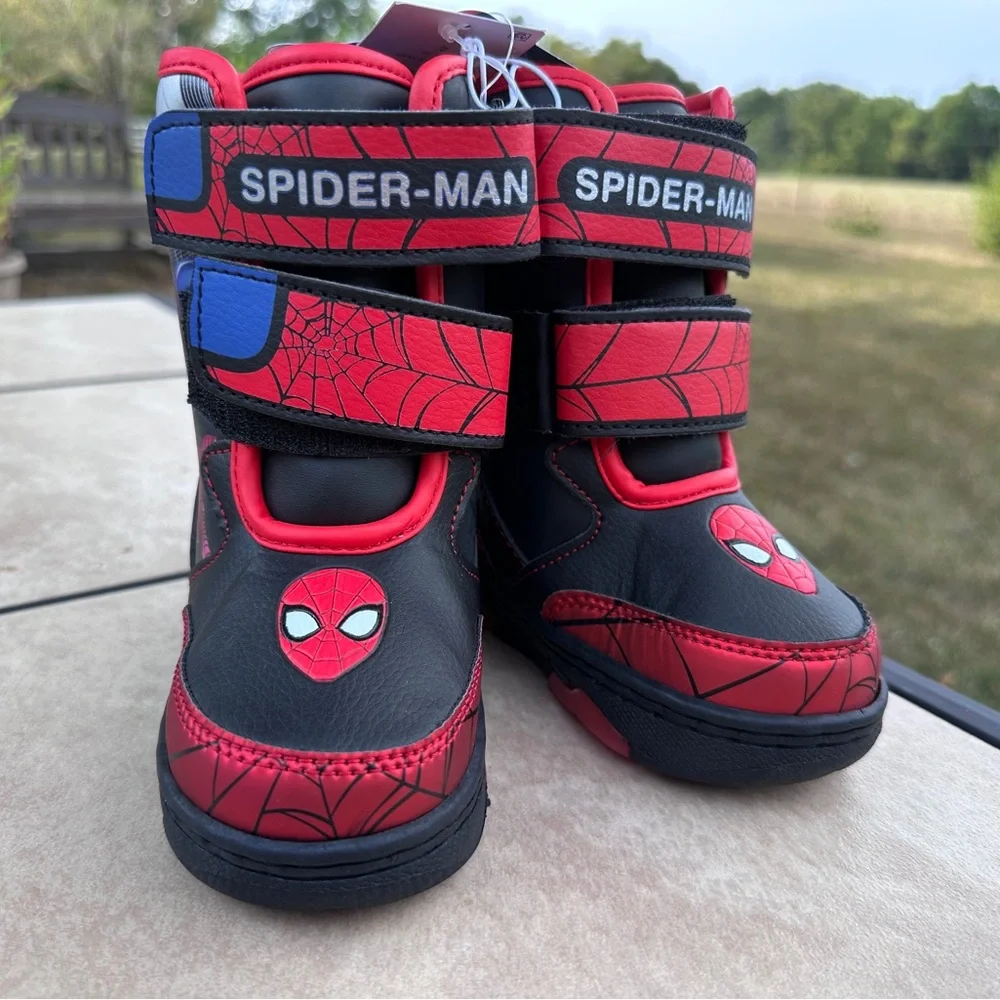 Spiderman Size 7  Toddler Red and Black Kids' LIGHTED Up Snow‎ Boots NEW